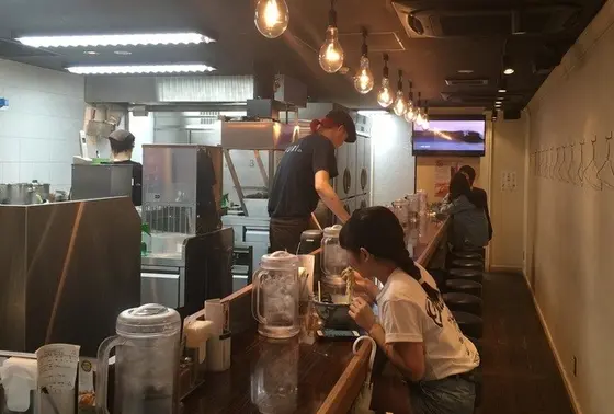 綺麗な内装。女性1人で気軽に入れる