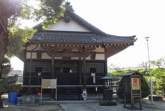 弘法様は本堂へどうぞ