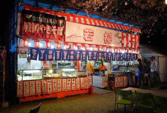 夜中も店が開いていた