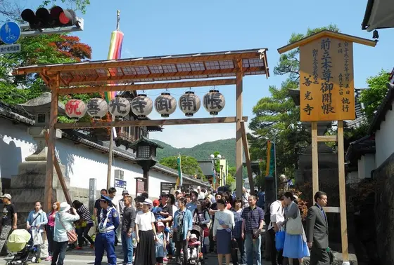 ここから先が善光寺