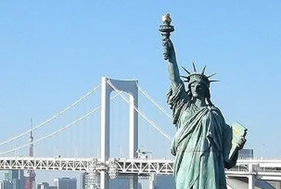 自由の女神から抜けるレインボーブリッジ