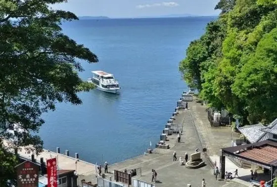 船でしか行けない神の島