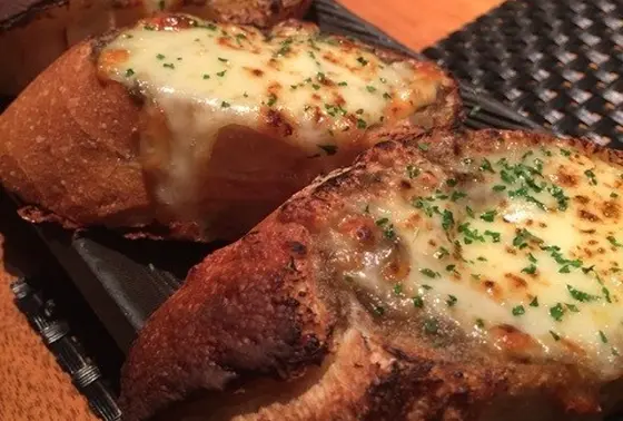 人気のガーリックトースト