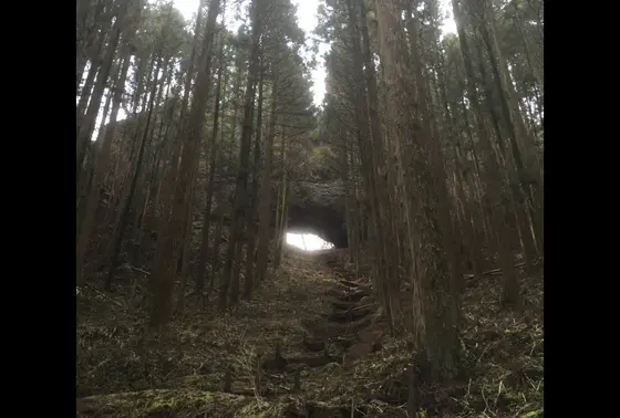 穿戸岩へ