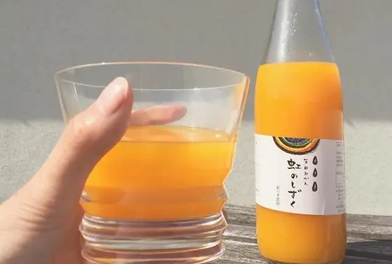 虹のネのジュースは絶品。