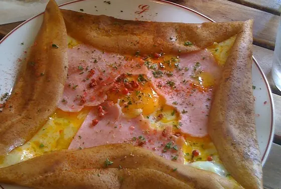ハムチーズベーコンのガレット