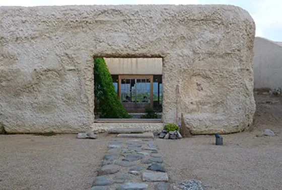 うさぎの穴のような建物