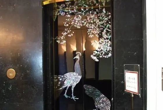 装飾が素晴らしいエレベーター