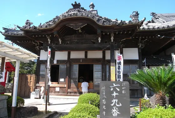 線路のすぐ東側