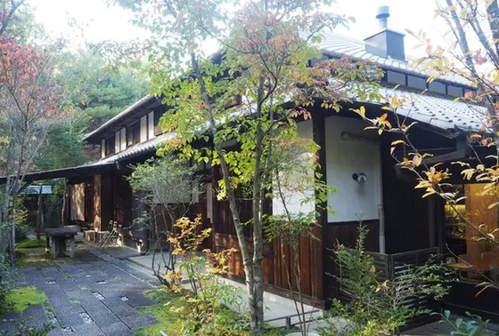 山の中に