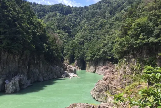 エメナルドグリーンの絶景！