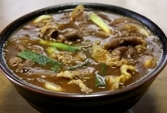 カレーうどんも ぶっといふわふわ麺で
