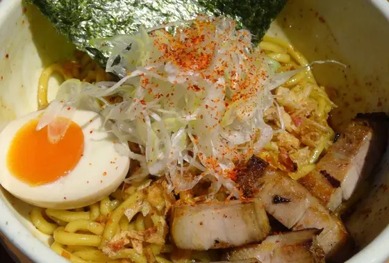 汁なしラーメン