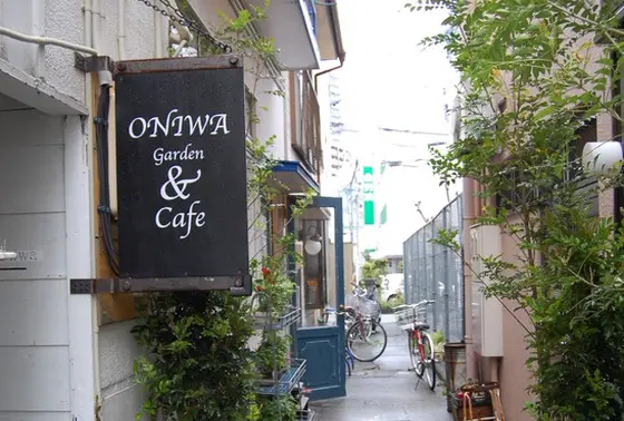 二階はカフェ！