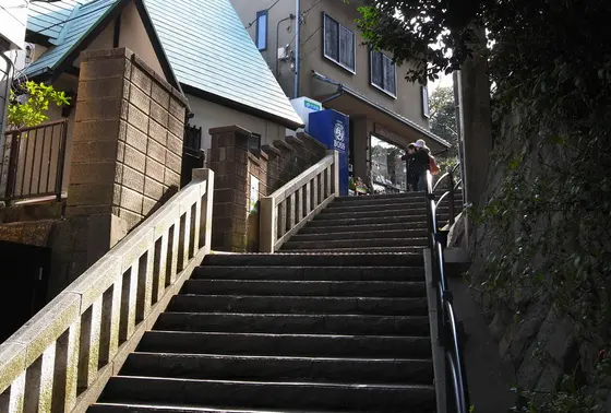 石段を歩きますか？