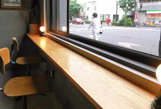 外の景色を眺めながら