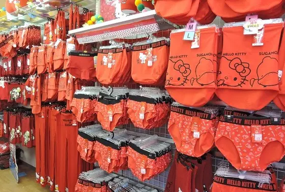 たくさんの赤パンツ