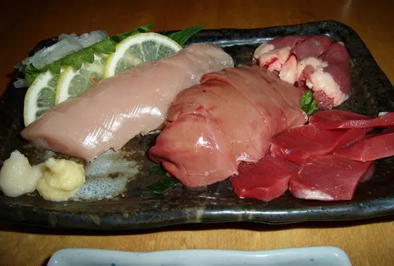 新鮮な鶏刺しは平日に運がよければ・・・