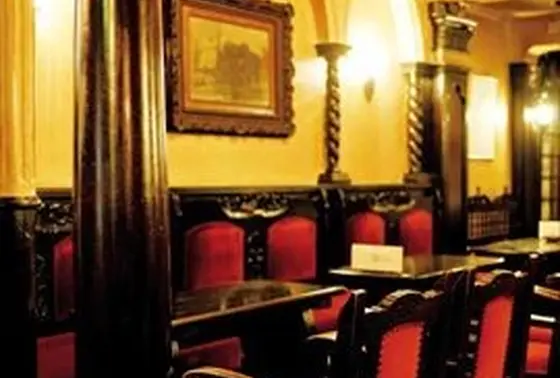 外国のような店内でクラッシックを聞きながらくつろぐ。
