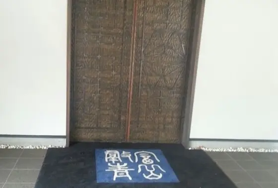 シンプルなエントランス