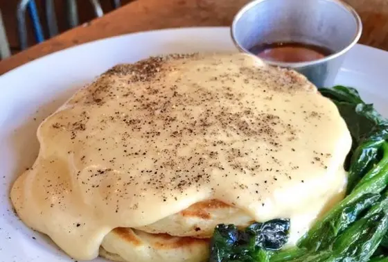 スピーナッチとチェダーチーズのパンケーキ