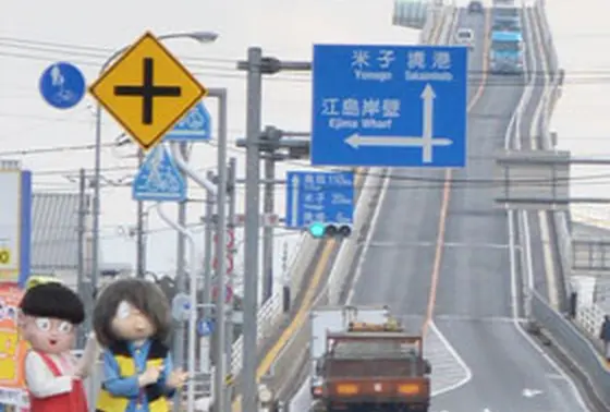 この坂の向こうは･･･