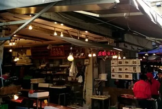 裏路地の海鮮屋さん