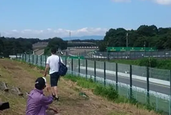 マシンとの距離は かなり近い