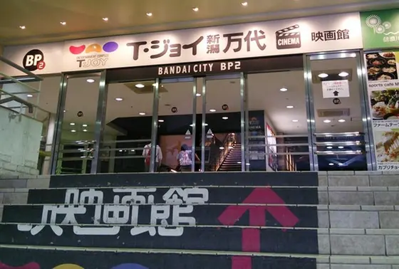 この階段が目印！