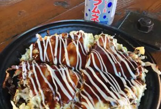 お好み焼きなど日本食🇯🇵もあります。