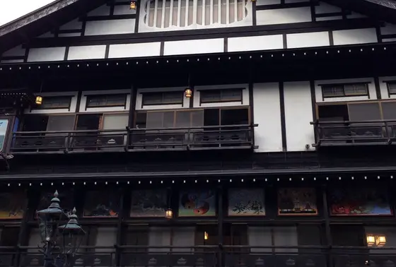 老舗温泉旅館の店構え
