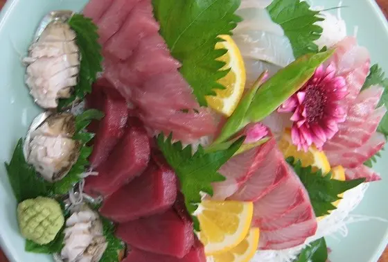 もちろん新鮮なお刺身も食べれる！