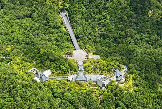 山の中の美術館