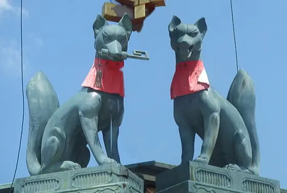 狛犬ではなくキツネ