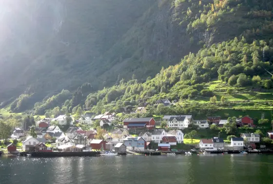 フィヨルド沿いの町並み