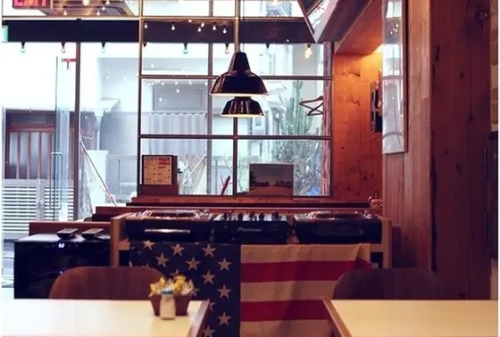 店内はアメリカン