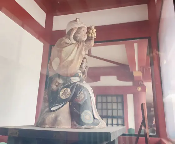 狛犬ではなく、猿!?