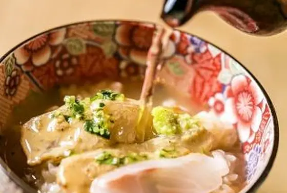 出汁を入れてお茶漬け風に