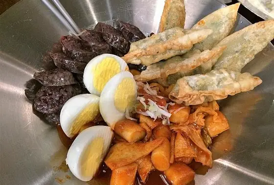 屋台飯盛り合わせ