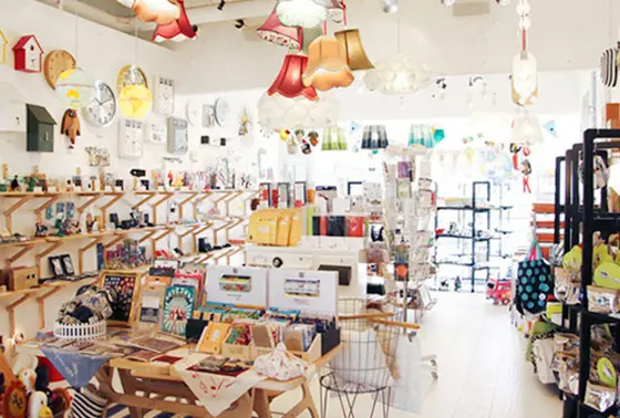 店内(写真撮りづらかった)