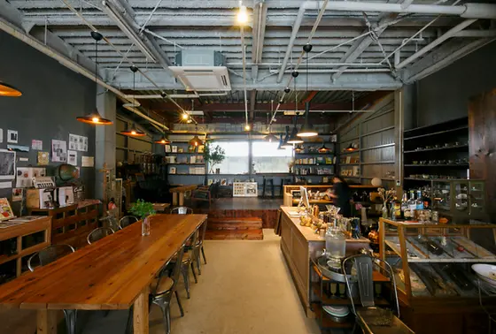 元倉庫のカフェ