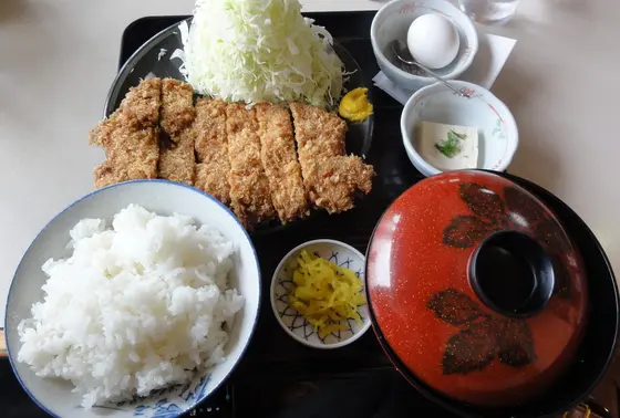 定番安定のロースカツ定食