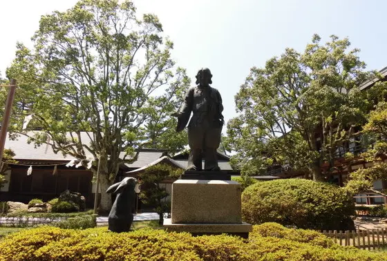 御慈愛の御神像