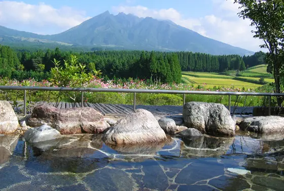 温泉でゆっくり体をやすめて