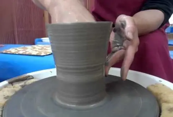 電動ろくろも手動ろくろもあります！