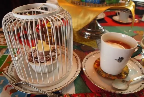 鳥かごの中にスイーツ！？🍰
