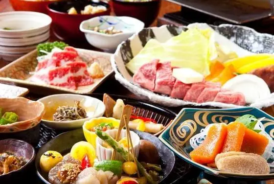 お料理は女将厳選の肥後牛と手作り田舎料理