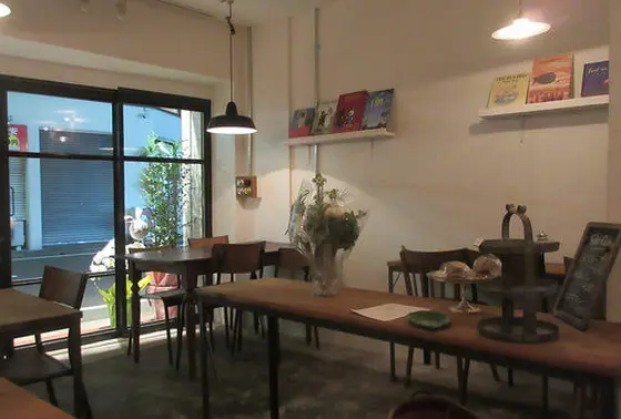 テーブルも椅子もどれも好み