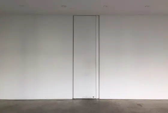入り口ドアはこちら