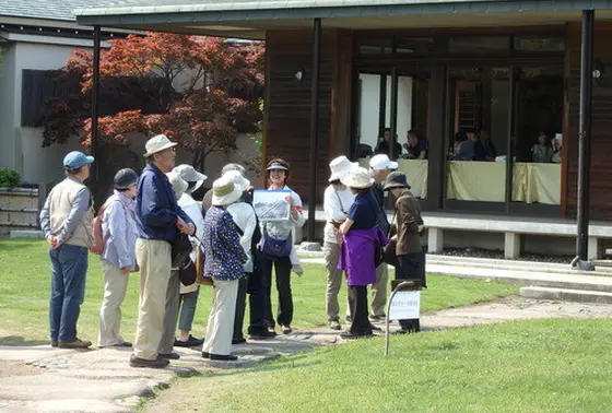庭園ガイドもあり